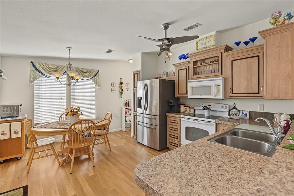 For Sale: $215,000 (3 beds, 2 baths, 1188 Square Feet)
