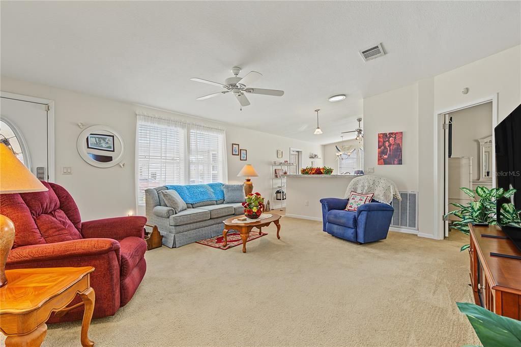 For Sale: $215,000 (3 beds, 2 baths, 1188 Square Feet)
