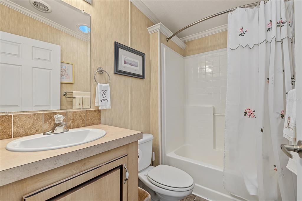 For Sale: $215,000 (3 beds, 2 baths, 1188 Square Feet)