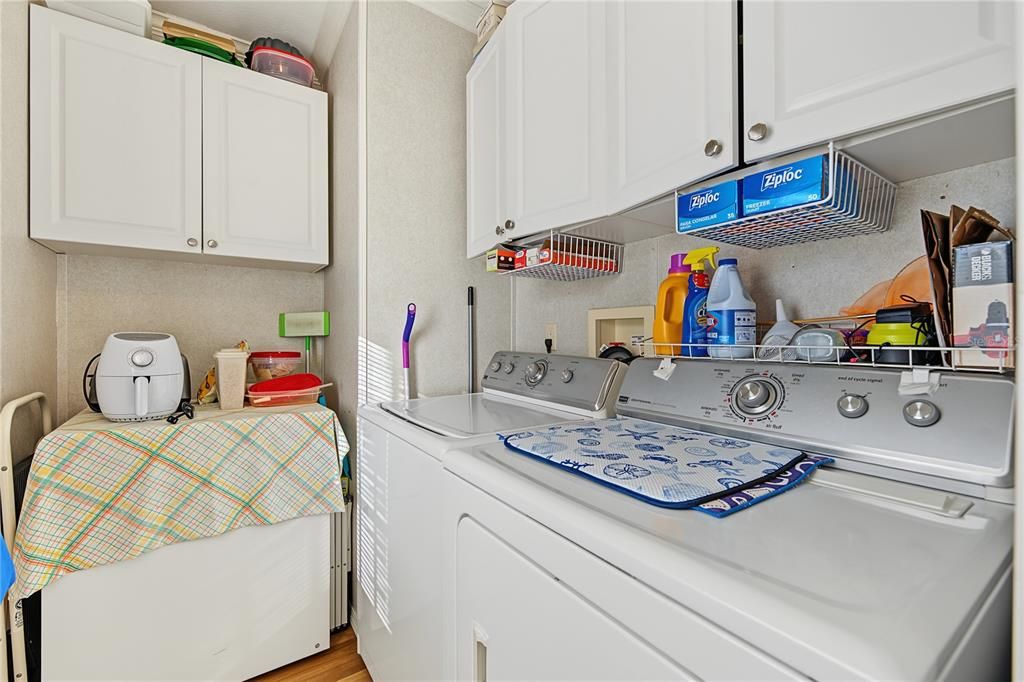 For Sale: $215,000 (3 beds, 2 baths, 1188 Square Feet)
