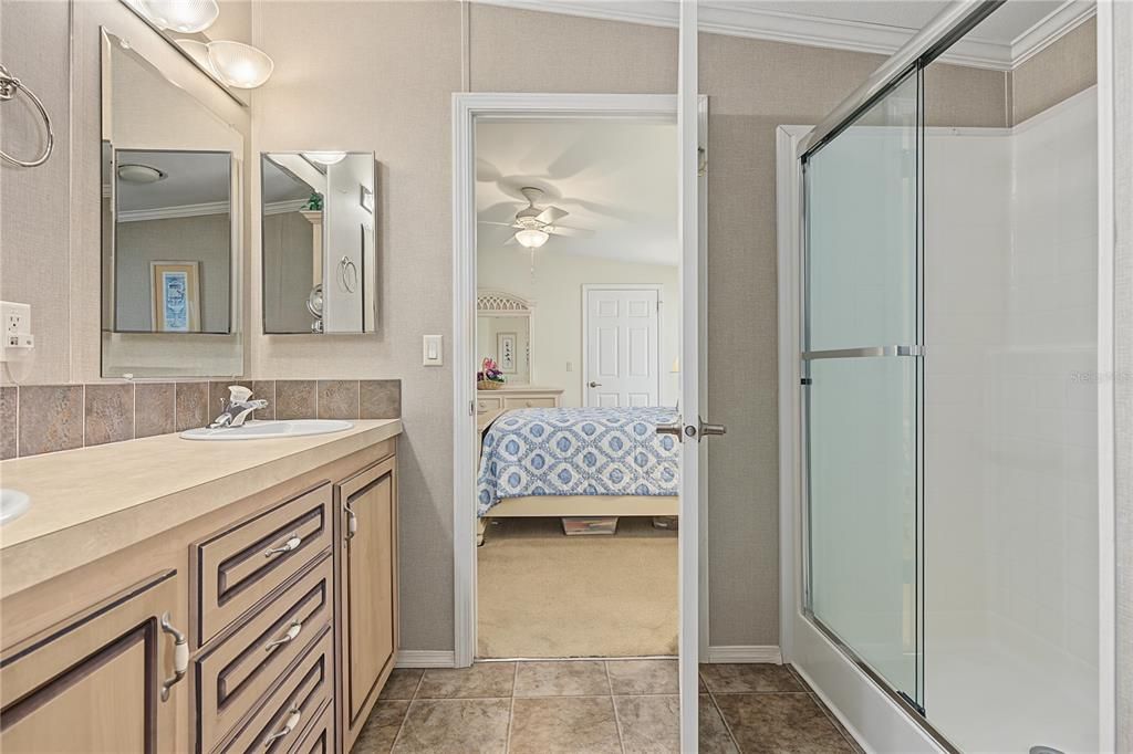 For Sale: $215,000 (3 beds, 2 baths, 1188 Square Feet)