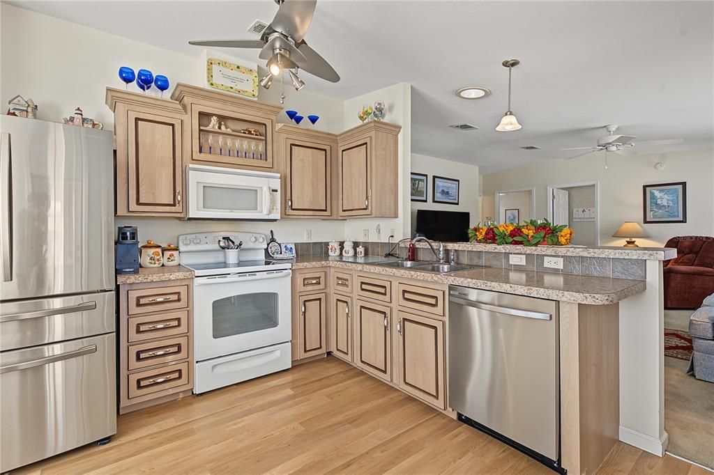For Sale: $215,000 (3 beds, 2 baths, 1188 Square Feet)