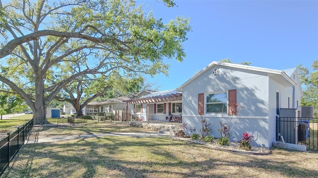 For Rent: $3,800 (3 beds, 2 baths, 1588 Square Feet)