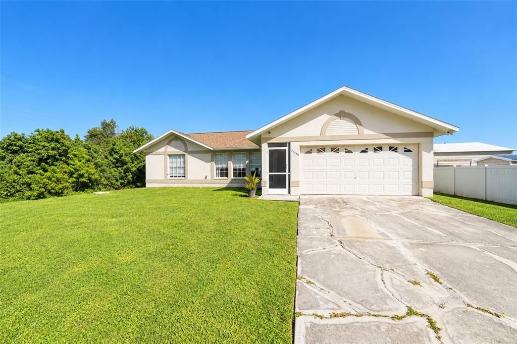 For Sale: $325,000 (3 beds, 2 baths, 1148 Square Feet)