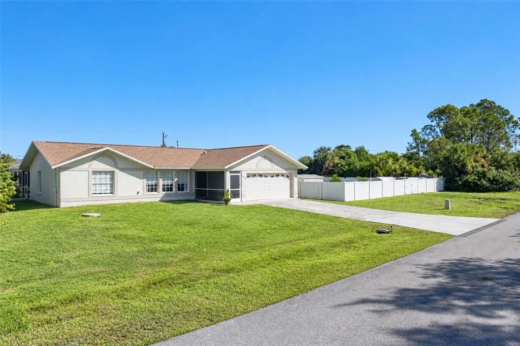 For Sale: $325,000 (3 beds, 2 baths, 1148 Square Feet)
