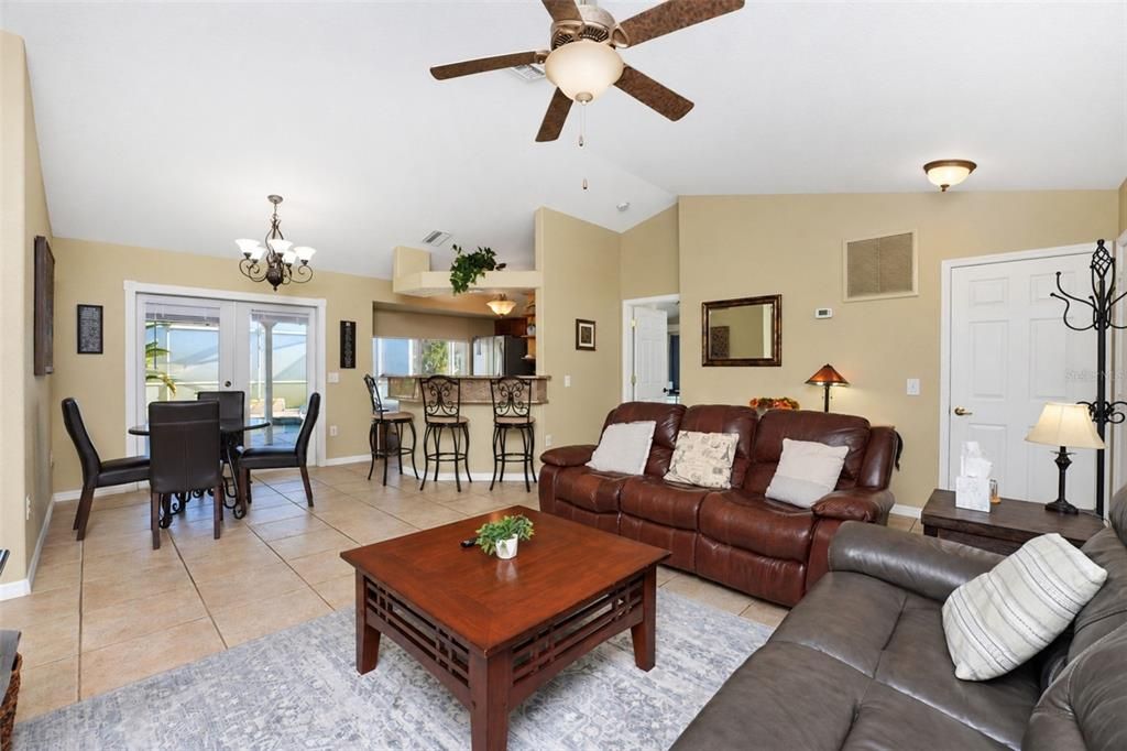 For Sale: $325,000 (3 beds, 2 baths, 1148 Square Feet)