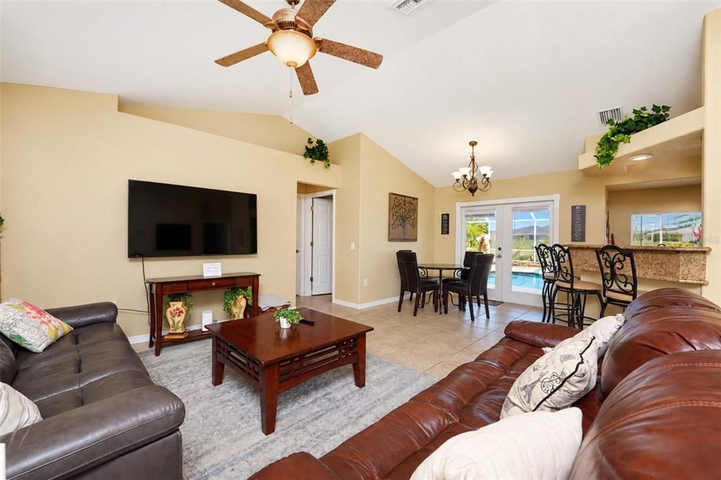 For Sale: $325,000 (3 beds, 2 baths, 1148 Square Feet)