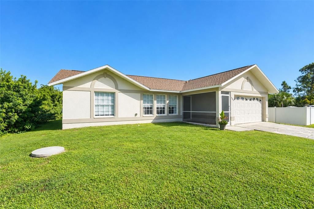 For Sale: $325,000 (3 beds, 2 baths, 1148 Square Feet)