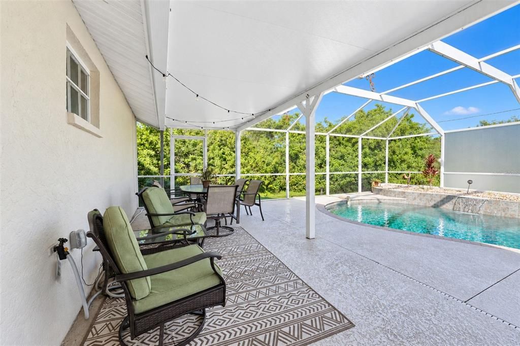 For Sale: $325,000 (3 beds, 2 baths, 1148 Square Feet)