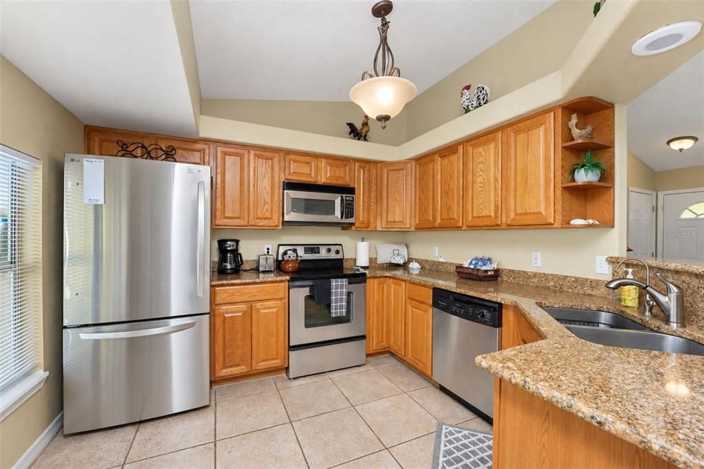 For Sale: $325,000 (3 beds, 2 baths, 1148 Square Feet)