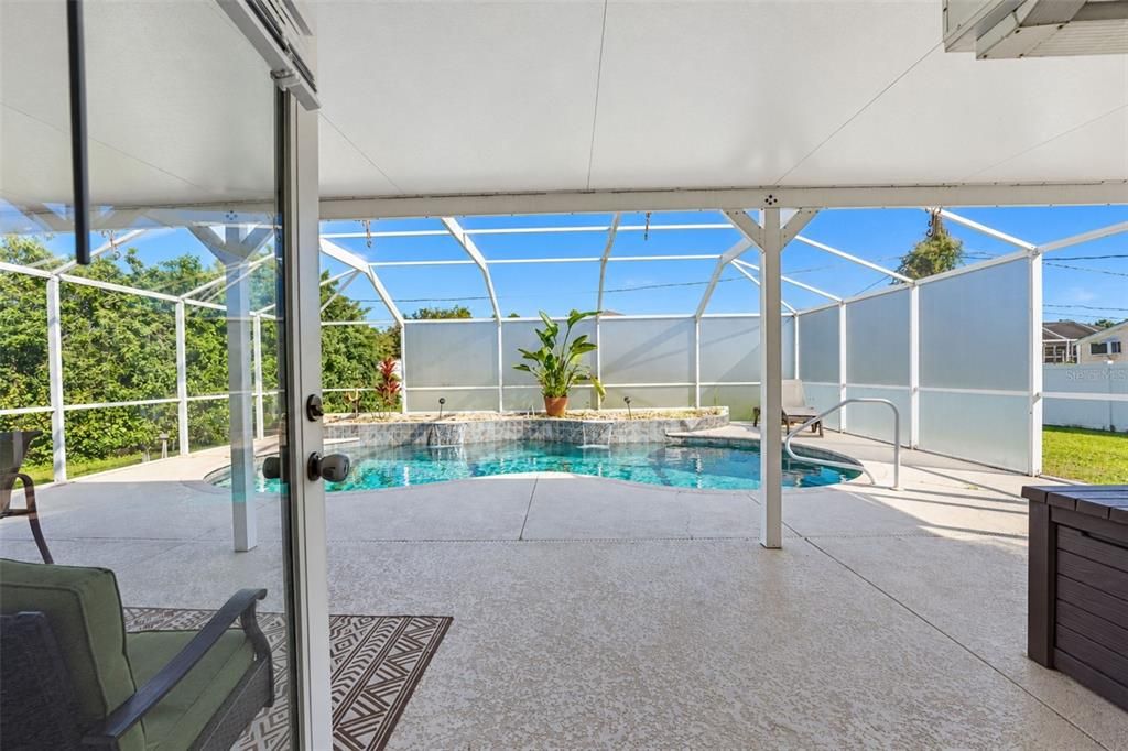 For Sale: $325,000 (3 beds, 2 baths, 1148 Square Feet)