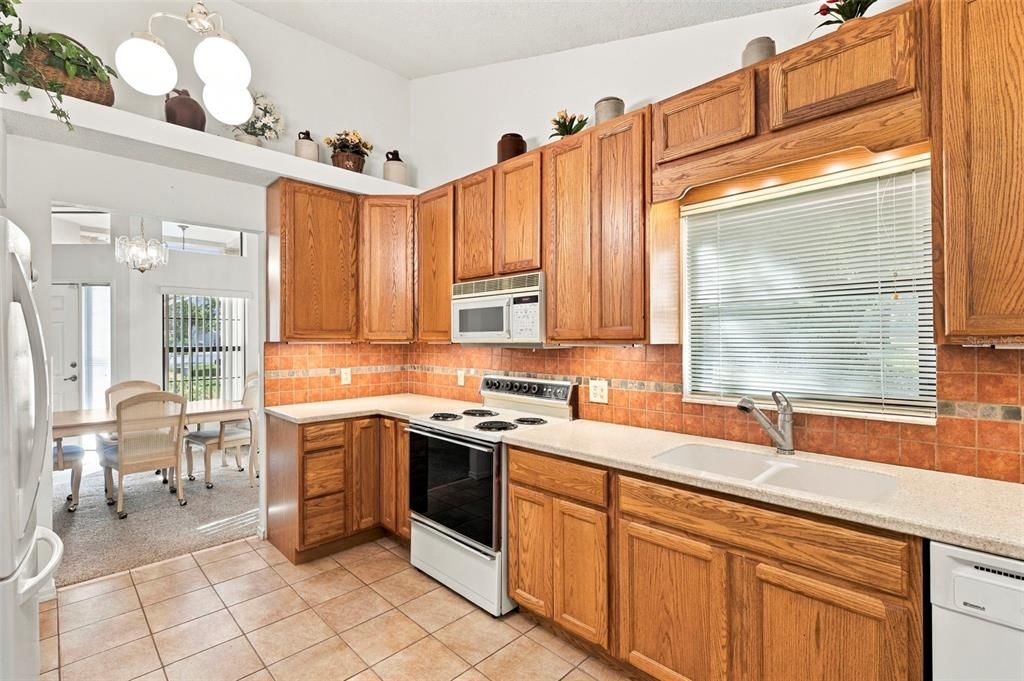 For Sale: $234,900 (2 beds, 2 baths, 1482 Square Feet)