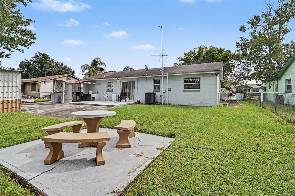 For Sale: $320,000 (3 beds, 2 baths, 1286 Square Feet)
