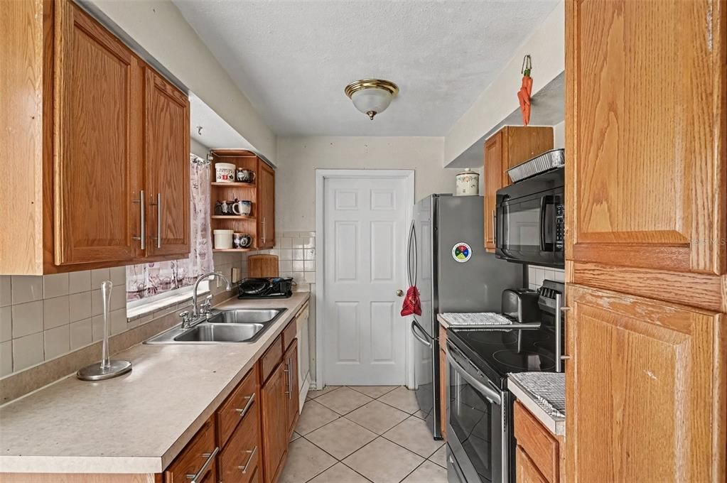 For Sale: $320,000 (3 beds, 2 baths, 1286 Square Feet)