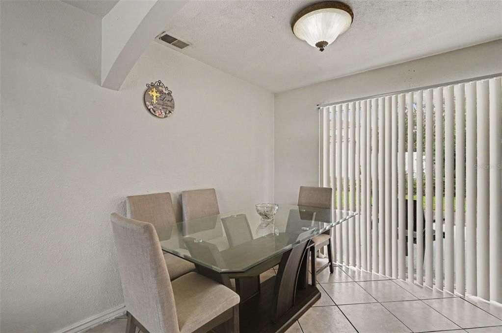 For Sale: $320,000 (3 beds, 2 baths, 1286 Square Feet)
