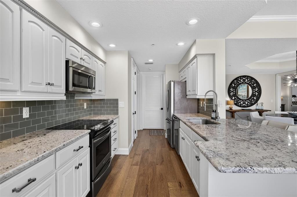 For Sale: $929,000 (3 beds, 3 baths, 2207 Square Feet)
