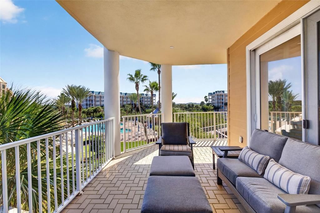 For Sale: $929,000 (3 beds, 3 baths, 2207 Square Feet)