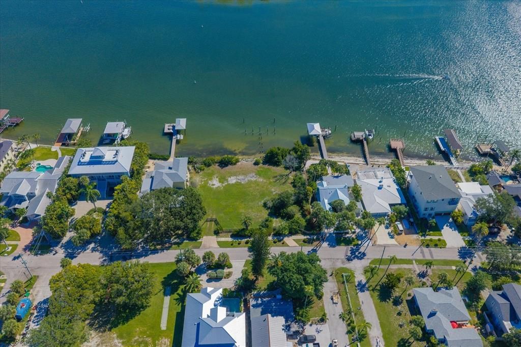 En Venta: $3,500,000 (0.50 acres)