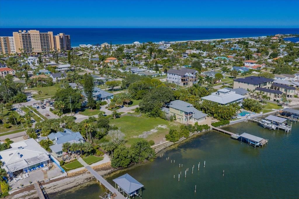 En Venta: $3,500,000 (0.50 acres)