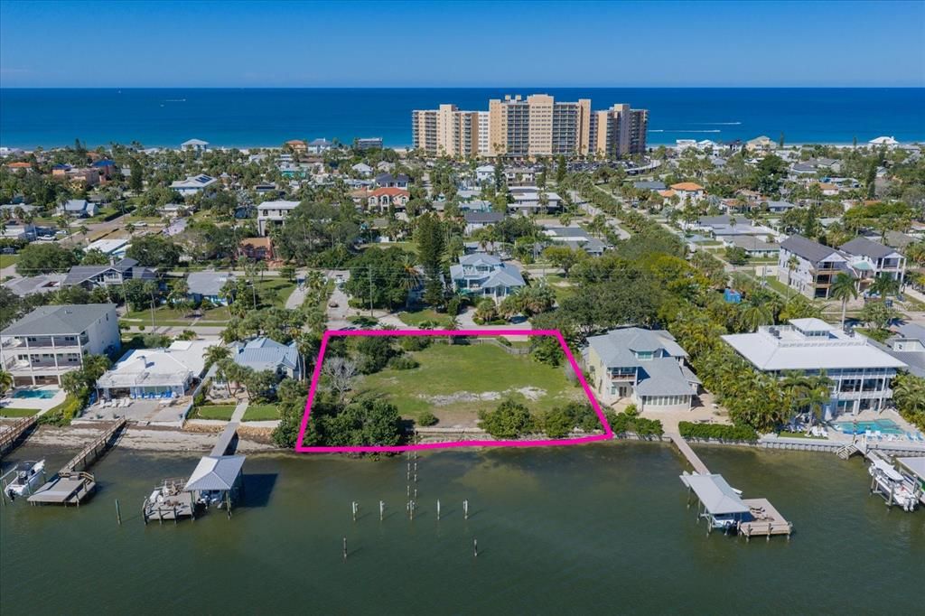 En Venta: $3,500,000 (0.50 acres)