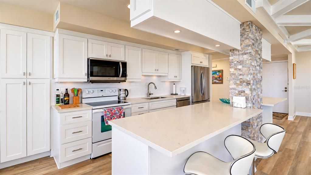 For Sale: $979,000 (2 beds, 2 baths, 1420 Square Feet)