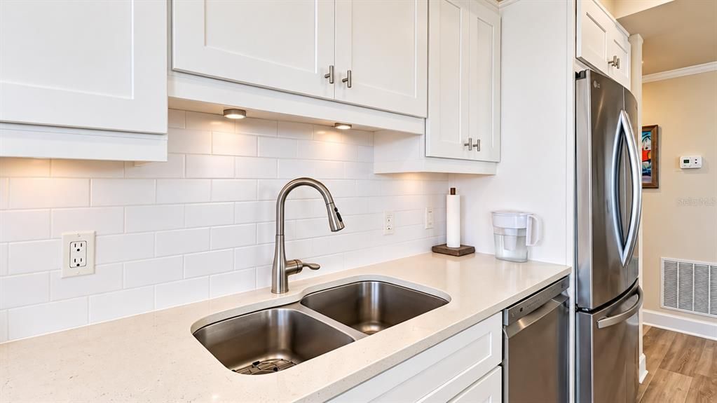 For Sale: $979,000 (2 beds, 2 baths, 1420 Square Feet)
