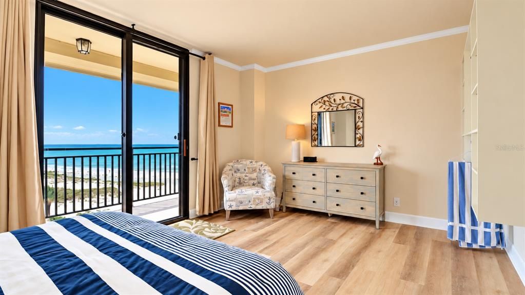 For Sale: $979,000 (2 beds, 2 baths, 1420 Square Feet)