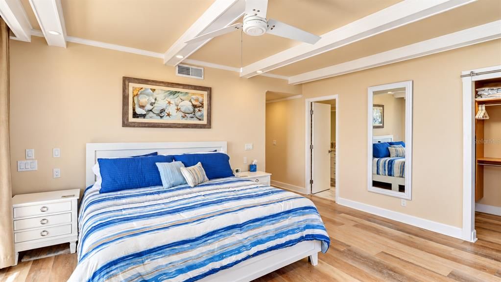 For Sale: $979,000 (2 beds, 2 baths, 1420 Square Feet)