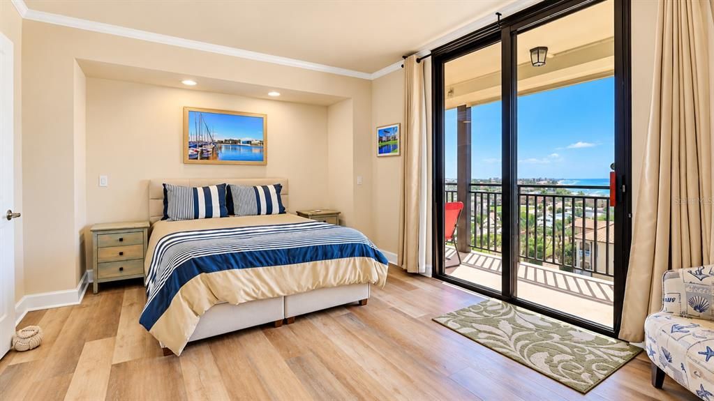 For Sale: $979,000 (2 beds, 2 baths, 1420 Square Feet)