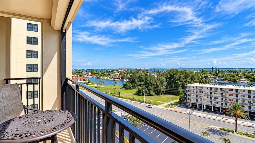 For Sale: $979,000 (2 beds, 2 baths, 1420 Square Feet)