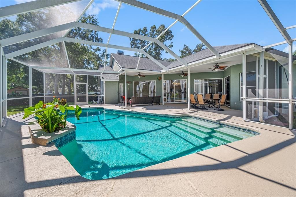 En Venta: $550,000 (4 camas, 3 baños, 2207 Pies cuadrados)
