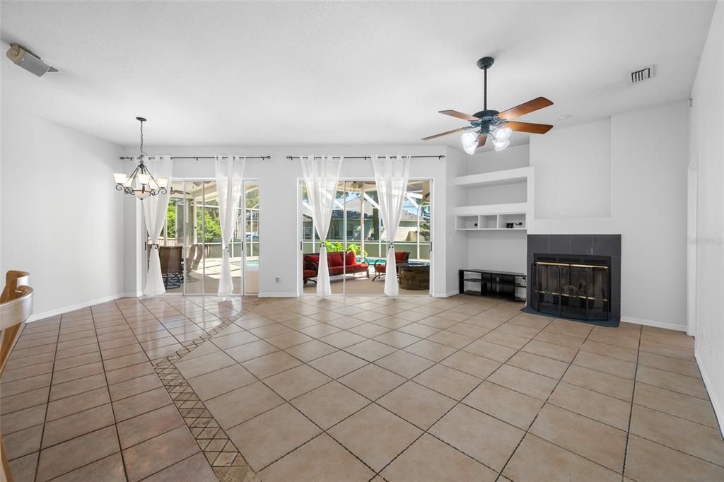 En Venta: $550,000 (4 camas, 3 baños, 2207 Pies cuadrados)