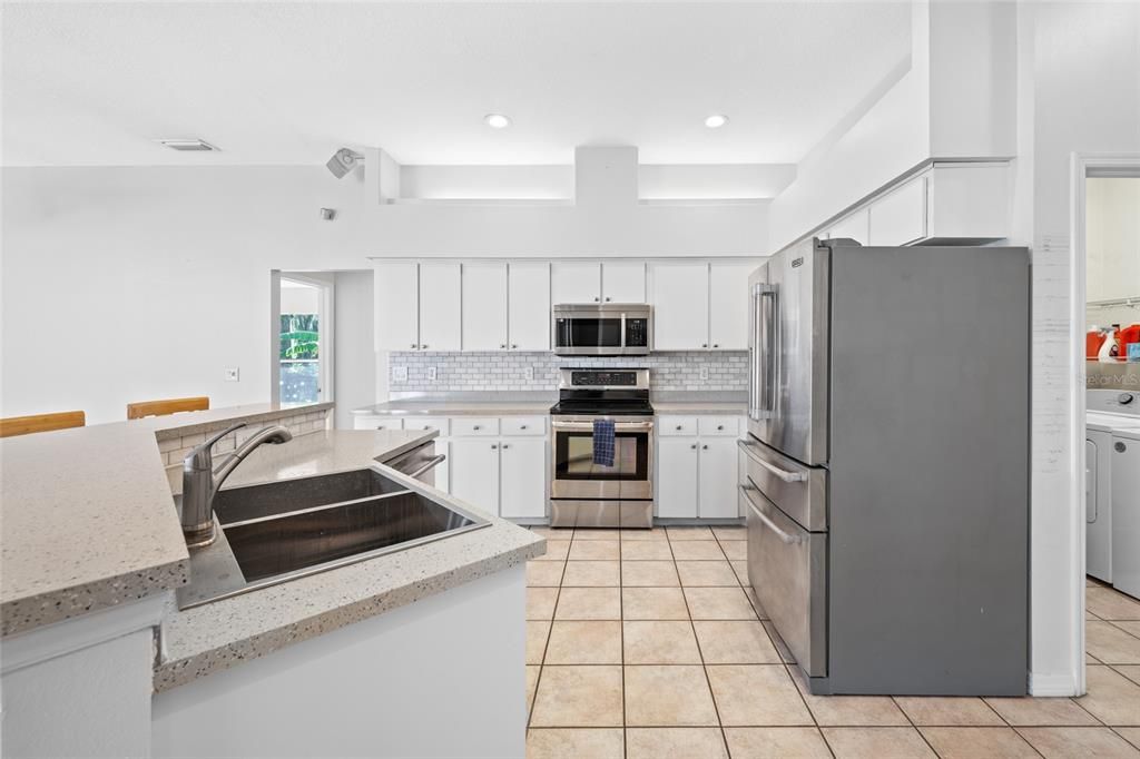 En Venta: $550,000 (4 camas, 3 baños, 2207 Pies cuadrados)