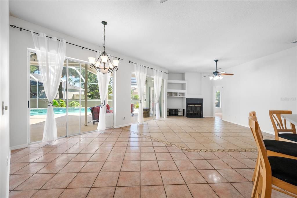 En Venta: $550,000 (4 camas, 3 baños, 2207 Pies cuadrados)
