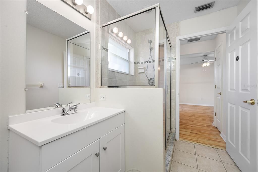 En Venta: $550,000 (4 camas, 3 baños, 2207 Pies cuadrados)