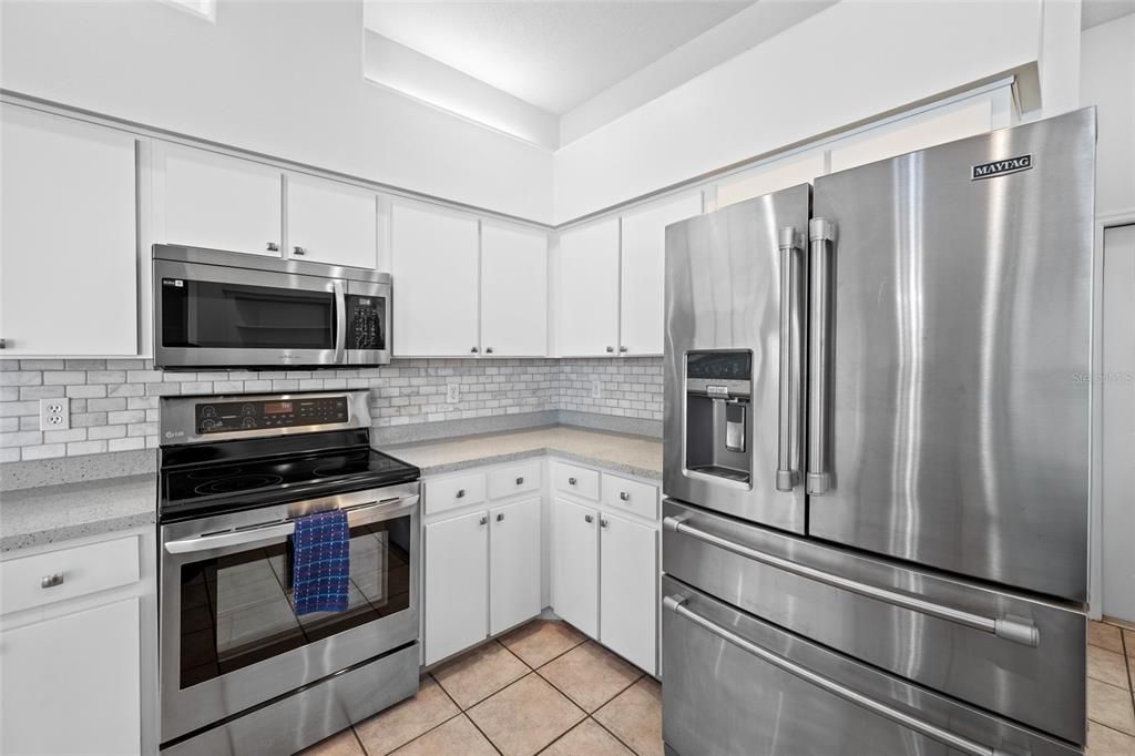 En Venta: $550,000 (4 camas, 3 baños, 2207 Pies cuadrados)
