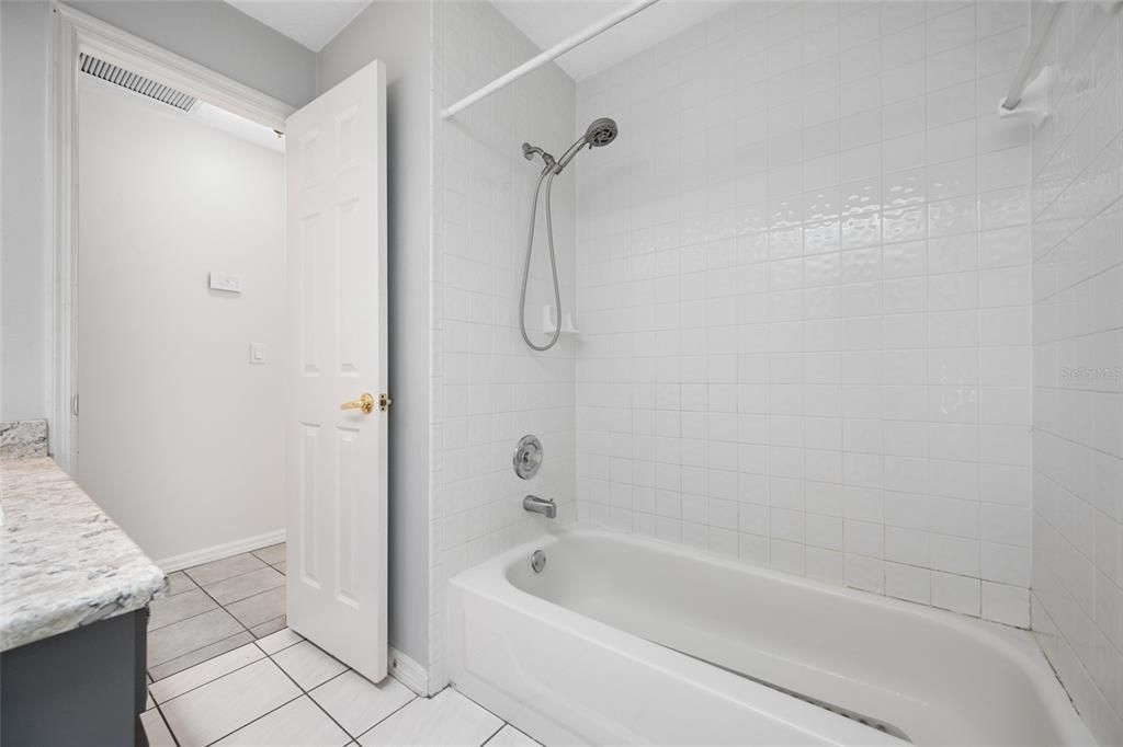 En Venta: $550,000 (4 camas, 3 baños, 2207 Pies cuadrados)