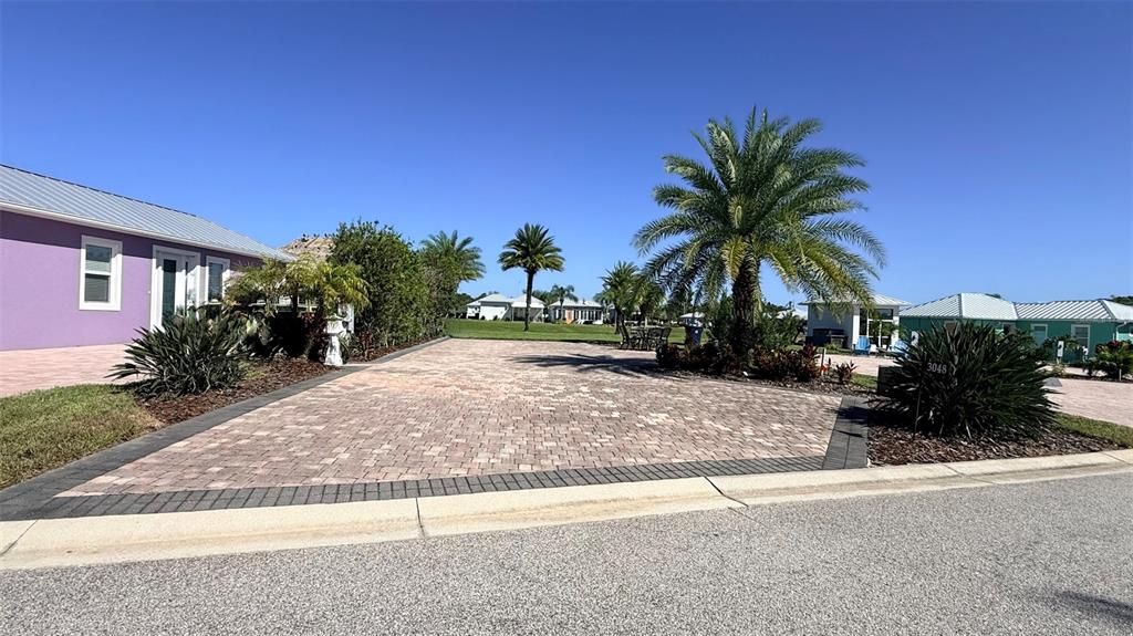На продажу: $114,500 (0.08 acres)