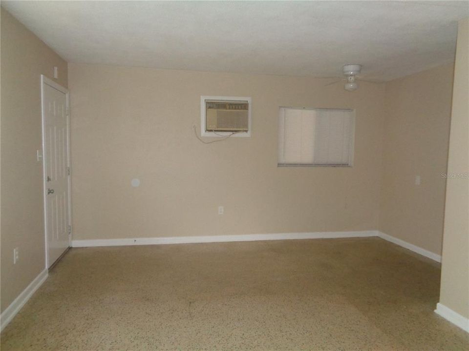 For Rent: $1,695 (2 beds, 1 baths, 900 Square Feet)