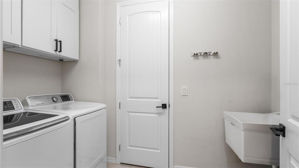 For Sale: $600,000 (4 beds, 3 baths, 2938 Square Feet)