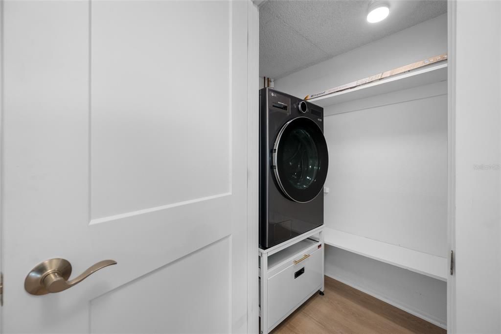 For Sale: $589,000 (2 beds, 2 baths, 1074 Square Feet)