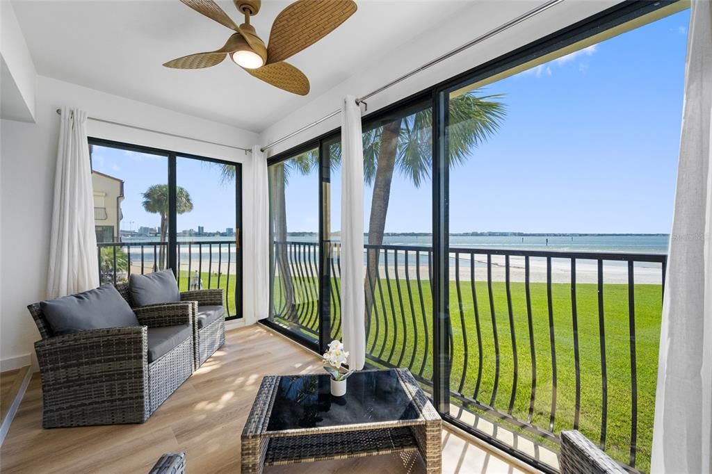 For Sale: $589,000 (2 beds, 2 baths, 1074 Square Feet)