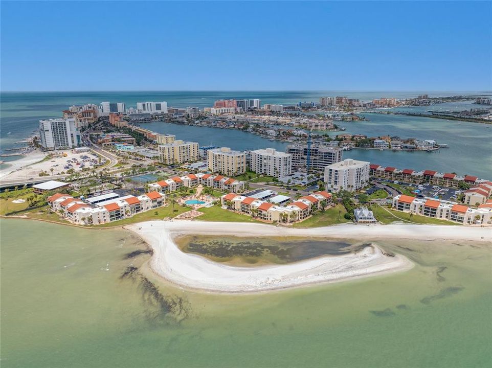 For Sale: $589,000 (2 beds, 2 baths, 1074 Square Feet)