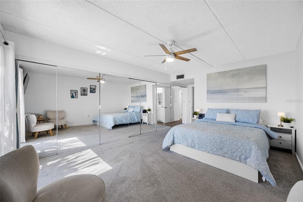 For Sale: $589,000 (2 beds, 2 baths, 1074 Square Feet)