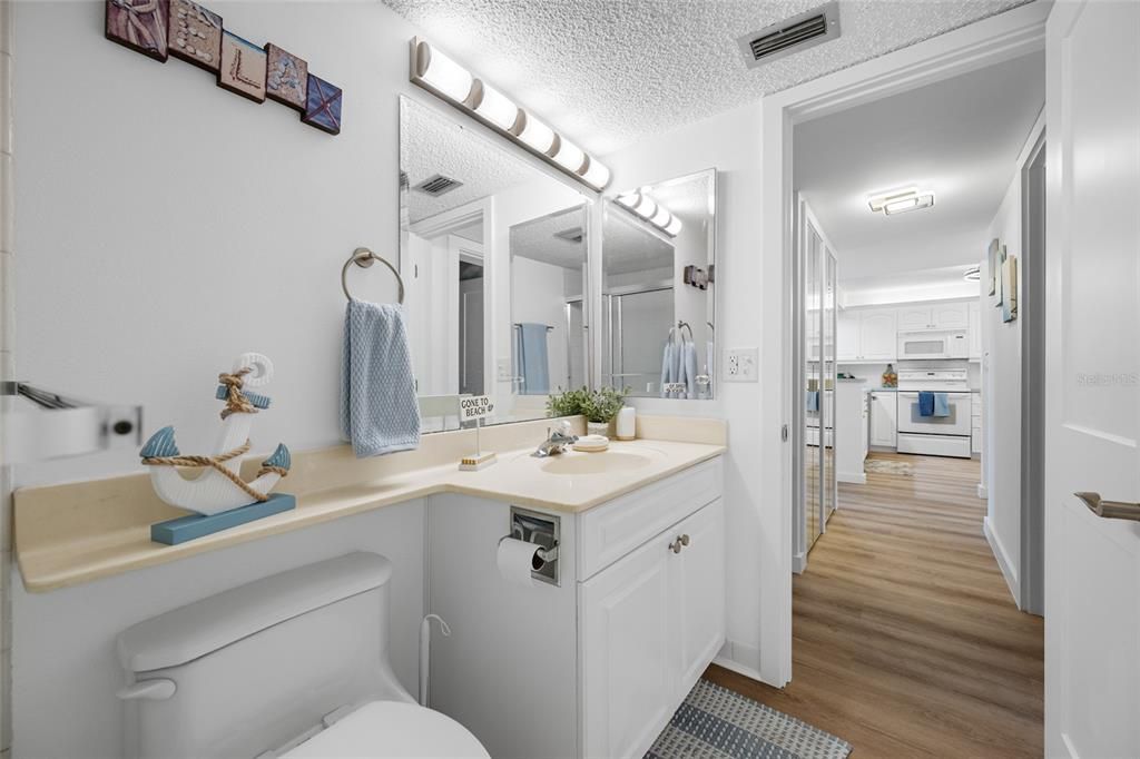 For Sale: $589,000 (2 beds, 2 baths, 1074 Square Feet)