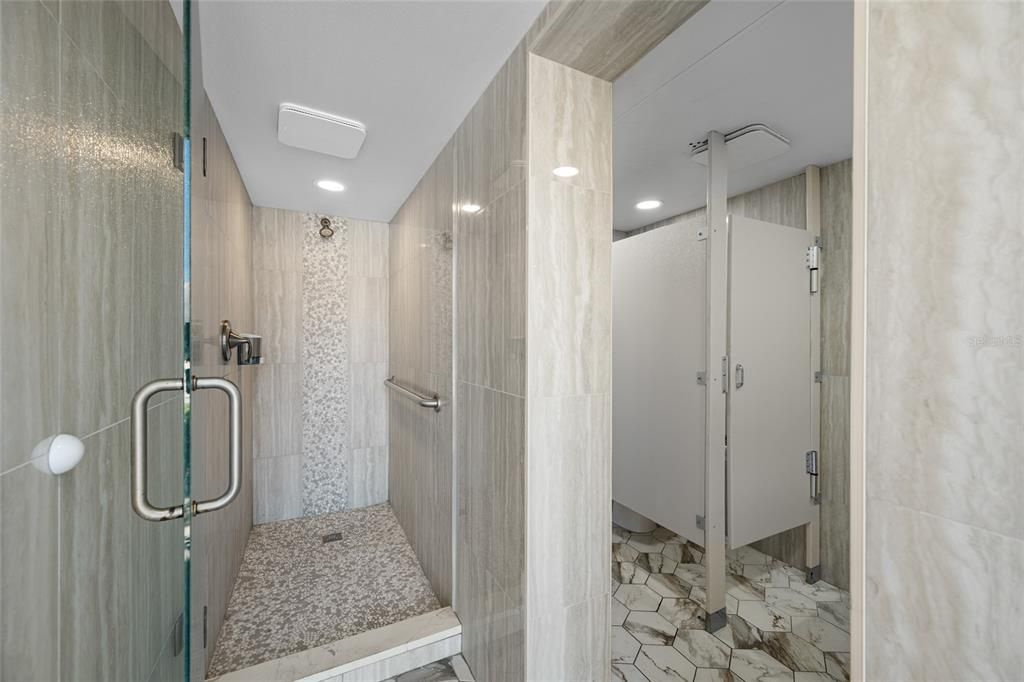 For Sale: $589,000 (2 beds, 2 baths, 1074 Square Feet)