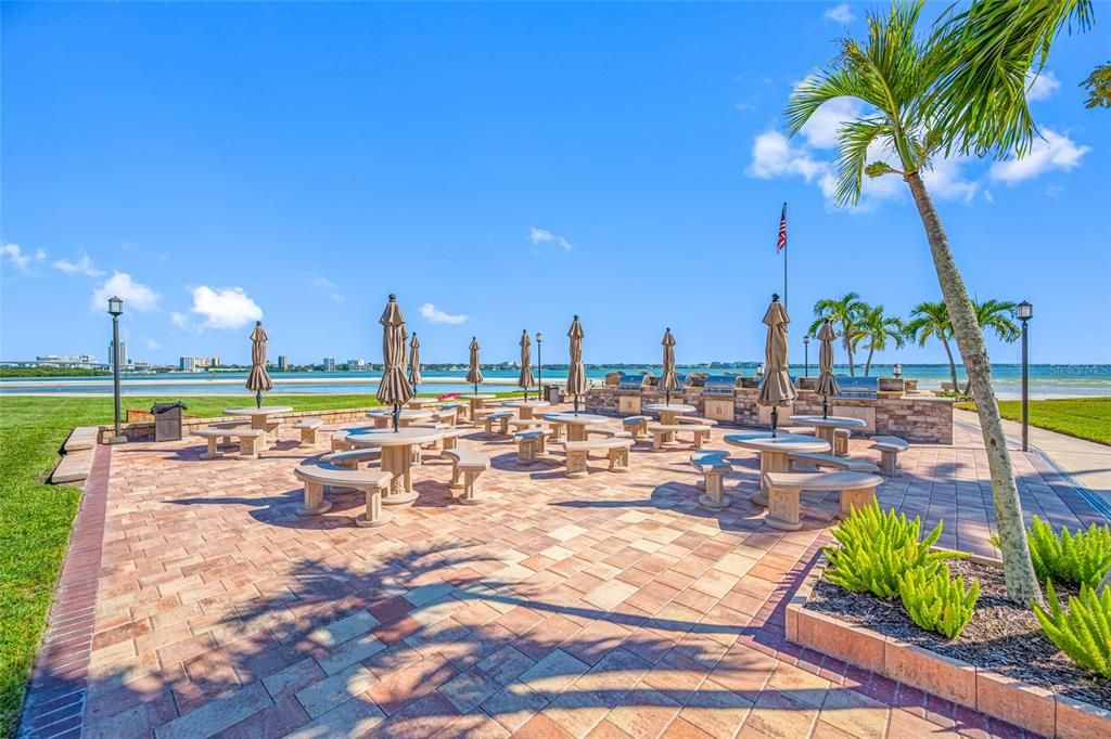 For Sale: $589,000 (2 beds, 2 baths, 1074 Square Feet)