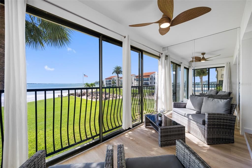 For Sale: $589,000 (2 beds, 2 baths, 1074 Square Feet)