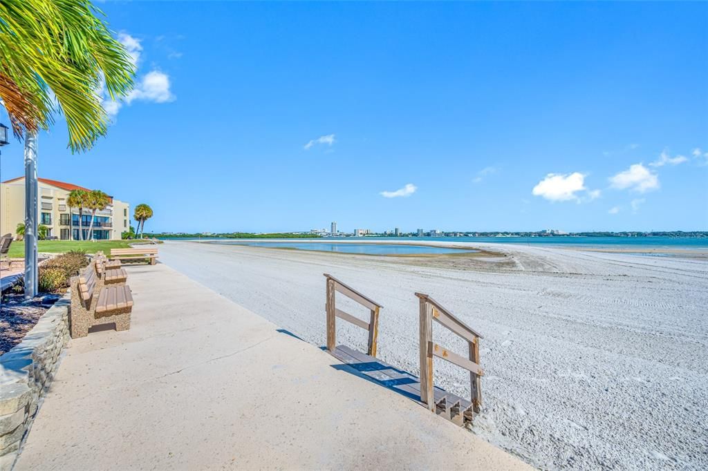 For Sale: $589,000 (2 beds, 2 baths, 1074 Square Feet)