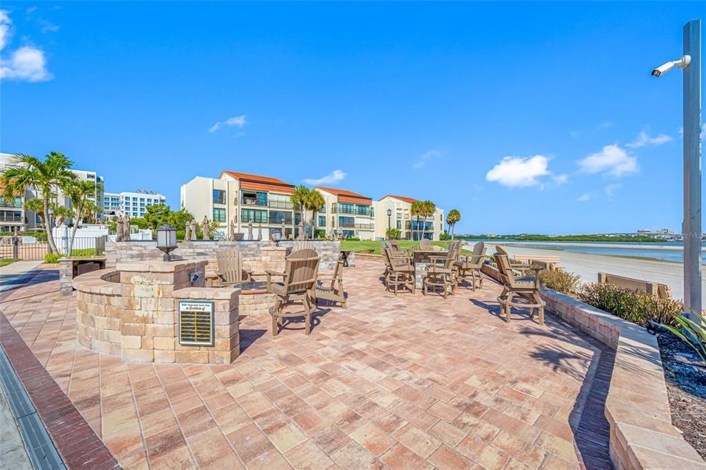 For Sale: $589,000 (2 beds, 2 baths, 1074 Square Feet)